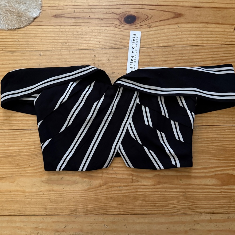 NWT Alice + Olivia Annalyn Off-the-Shoulder Striped Cropped Top
